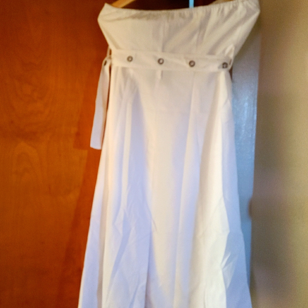 White sleeveless dress